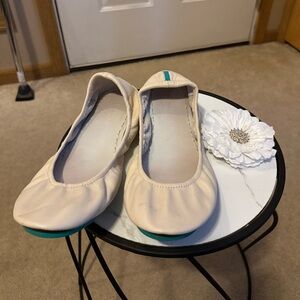 Tieks Cream/White Ballet Flats